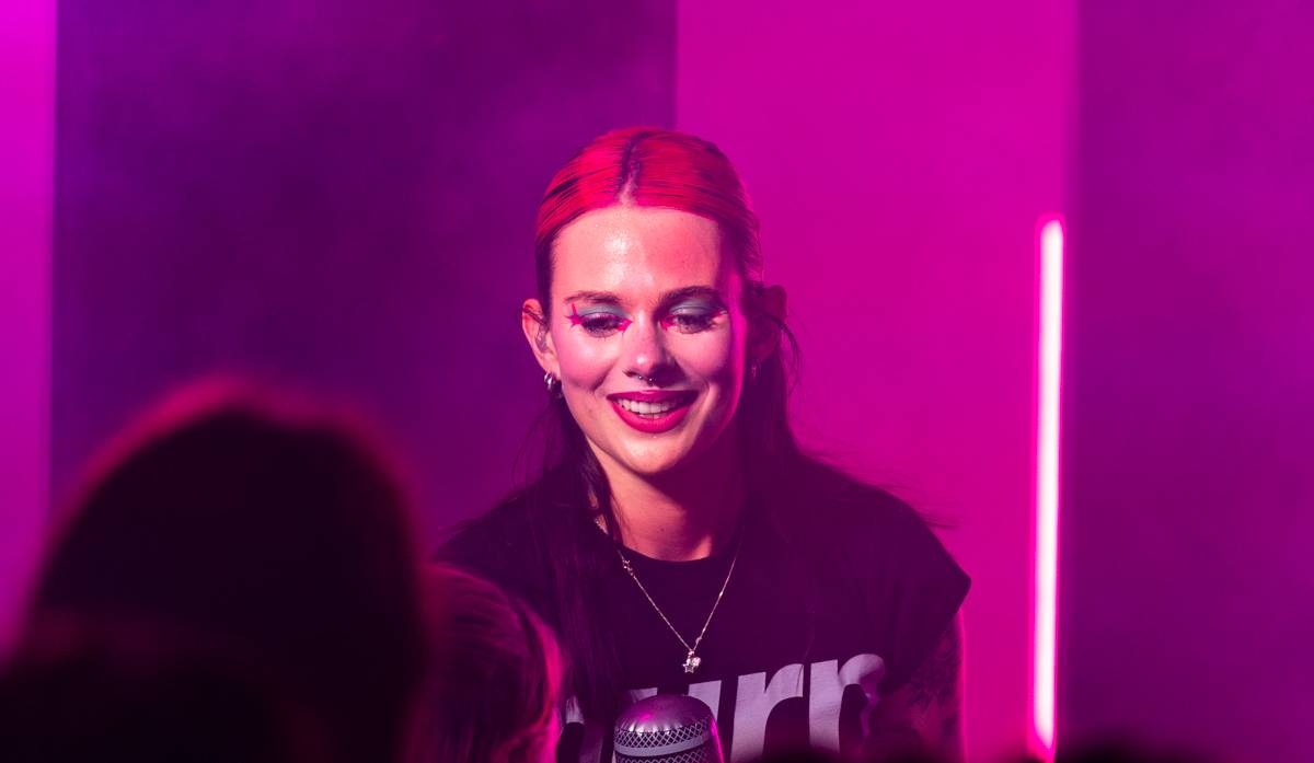 Girli v Praze: queer energie, drzý pop a koncert bez zábran. Předskakovala jí Vanes