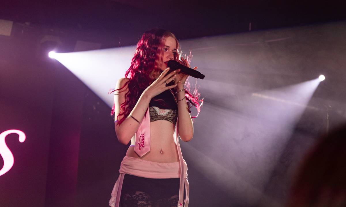 Girli v Praze: queer energie, drzý pop a koncert bez zábran. Předskakovala jí Vanes