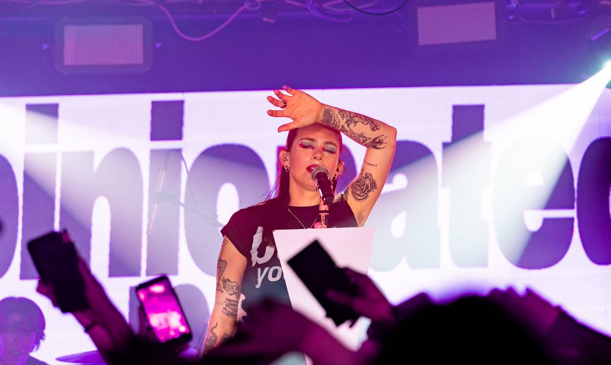 Girli v Praze: queer energie, drzý pop a koncert bez zábran. Předskakovala jí Vanes