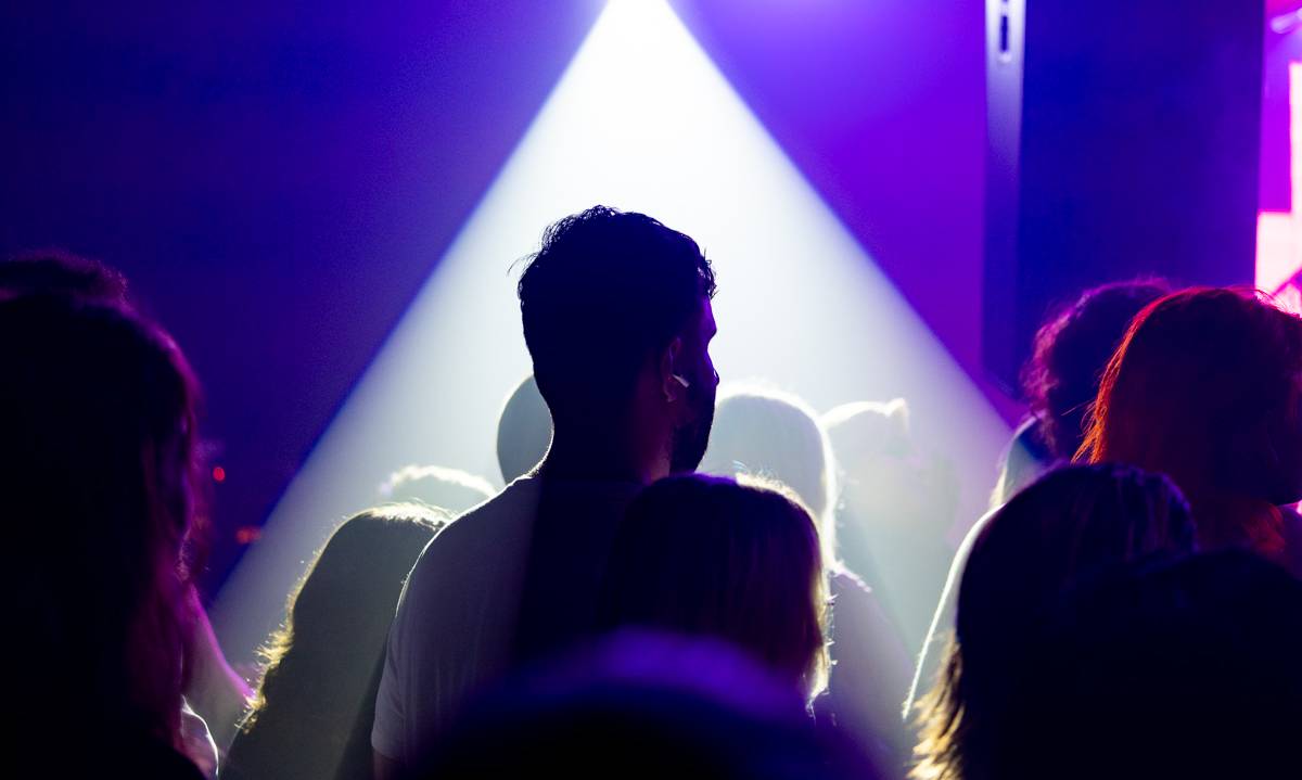 Girli v Praze: queer energie, drzý pop a koncert bez zábran. Předskakovala jí Vanes