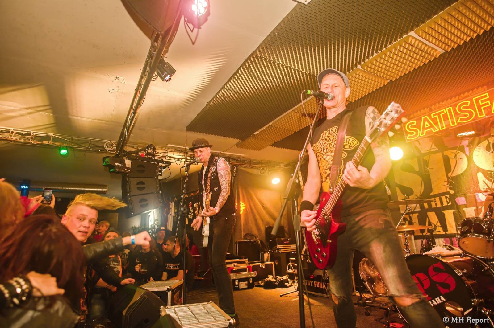 Bože, zachraň punk! SPS a The Fialky se na společném turné zastavili v Plzni