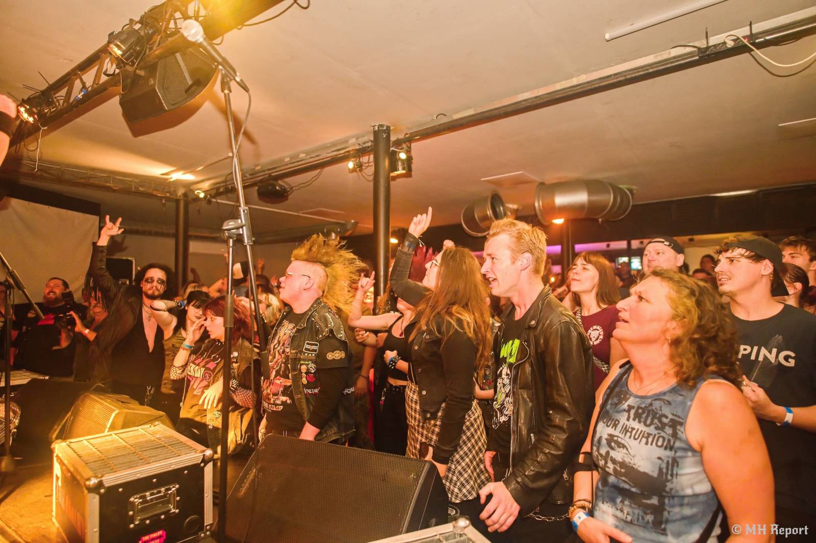 Bože, zachraň punk! SPS a The Fialky se na společném turné zastavili v Plzni