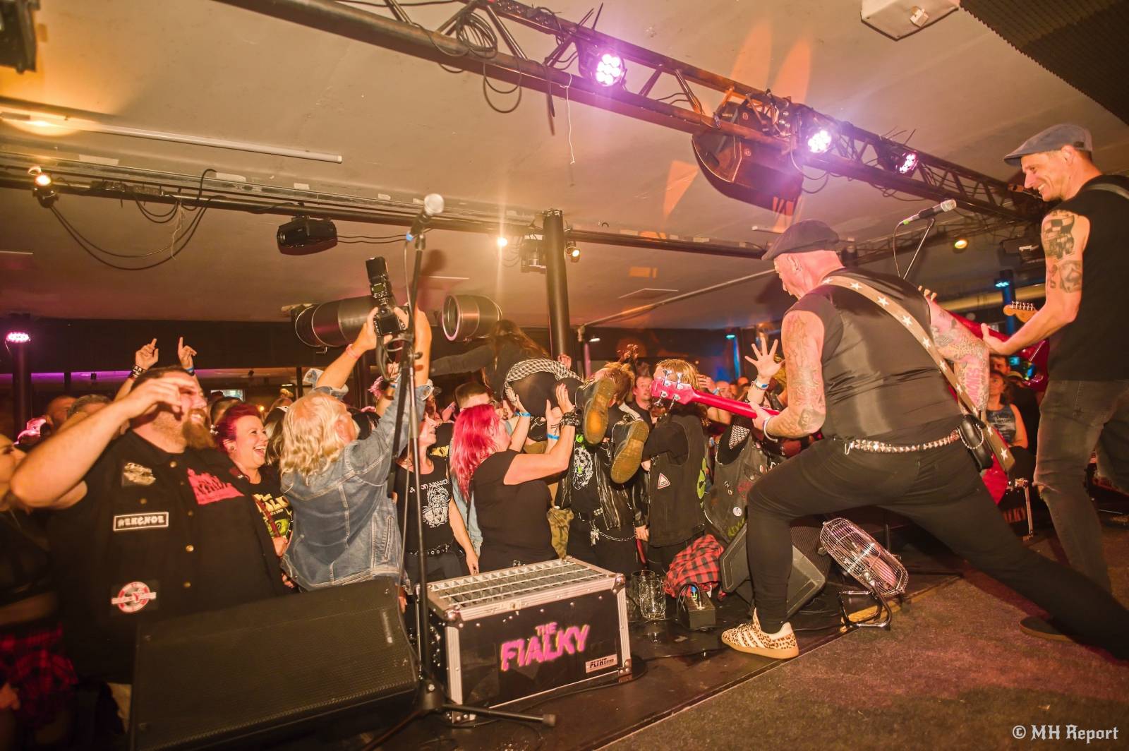 Bože, zachraň punk! SPS a The Fialky se na společném turné zastavili v Plzni