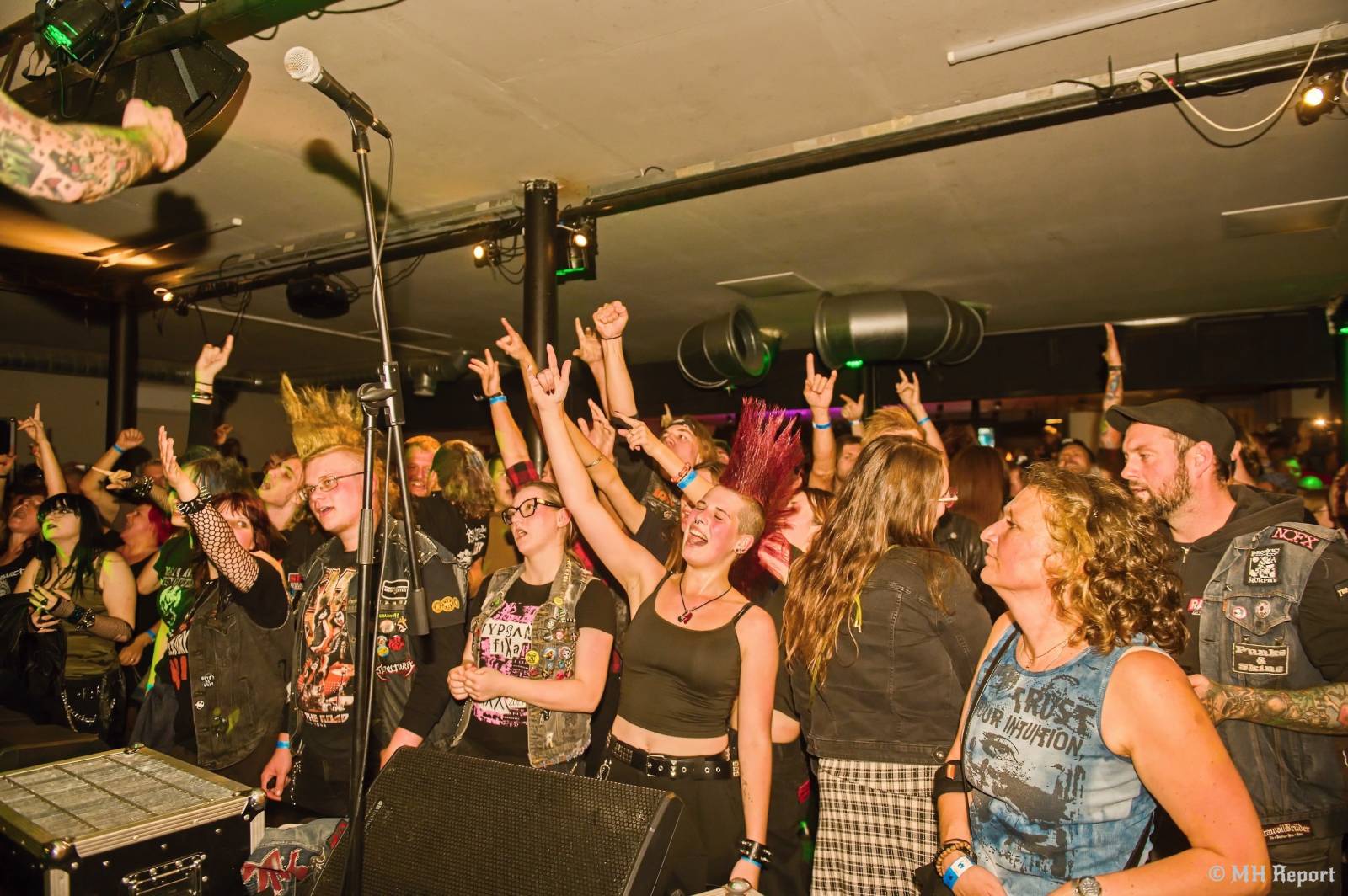 Bože, zachraň punk! SPS a The Fialky se na společném turné zastavili v Plzni