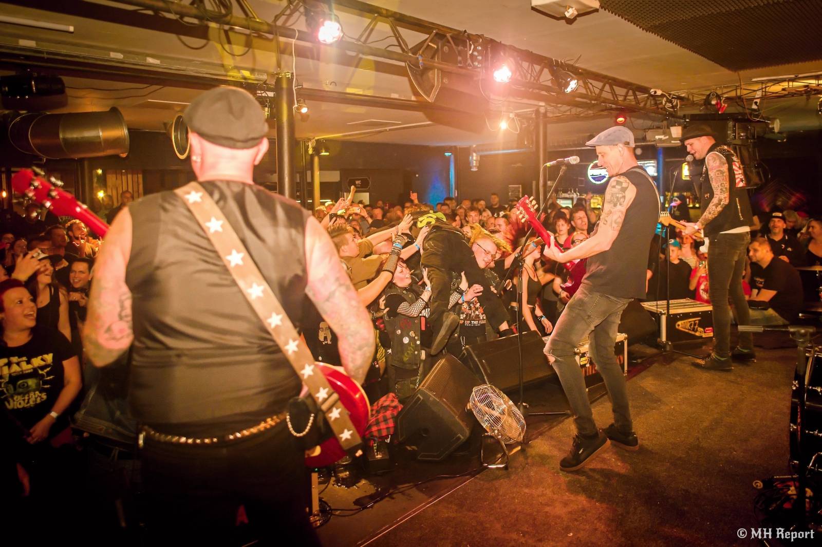Bože, zachraň punk! SPS a The Fialky se na společném turné zastavili v Plzni