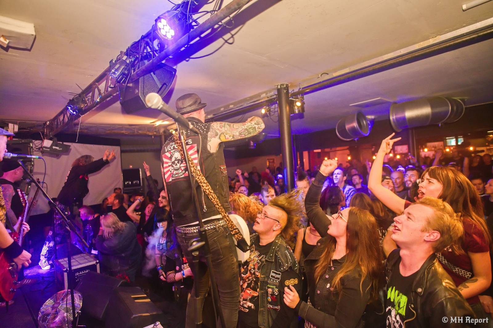 Bože, zachraň punk! SPS a The Fialky se na společném turné zastavili v Plzni