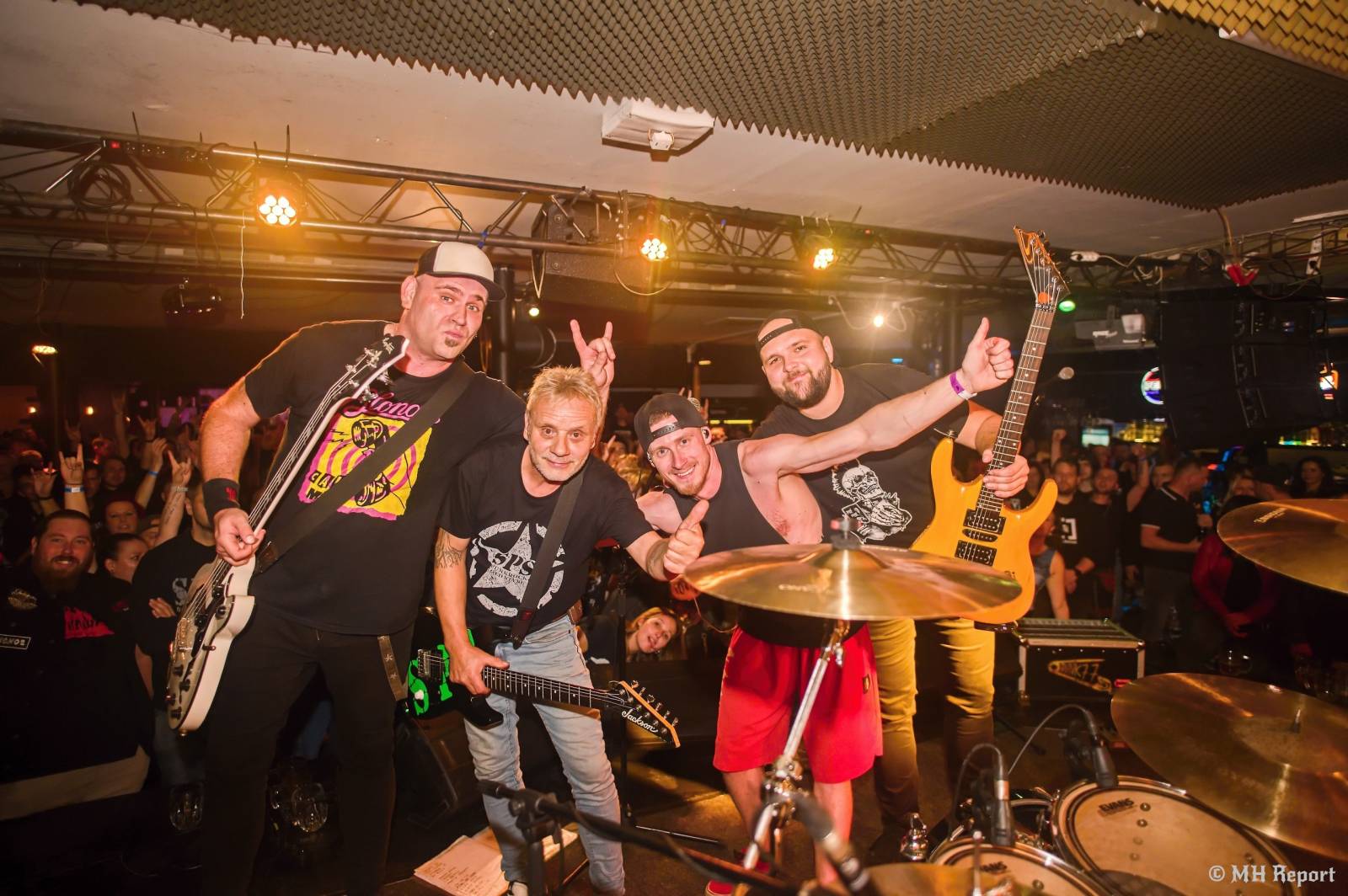 Bože, zachraň punk! SPS a The Fialky se na společném turné zastavili v Plzni