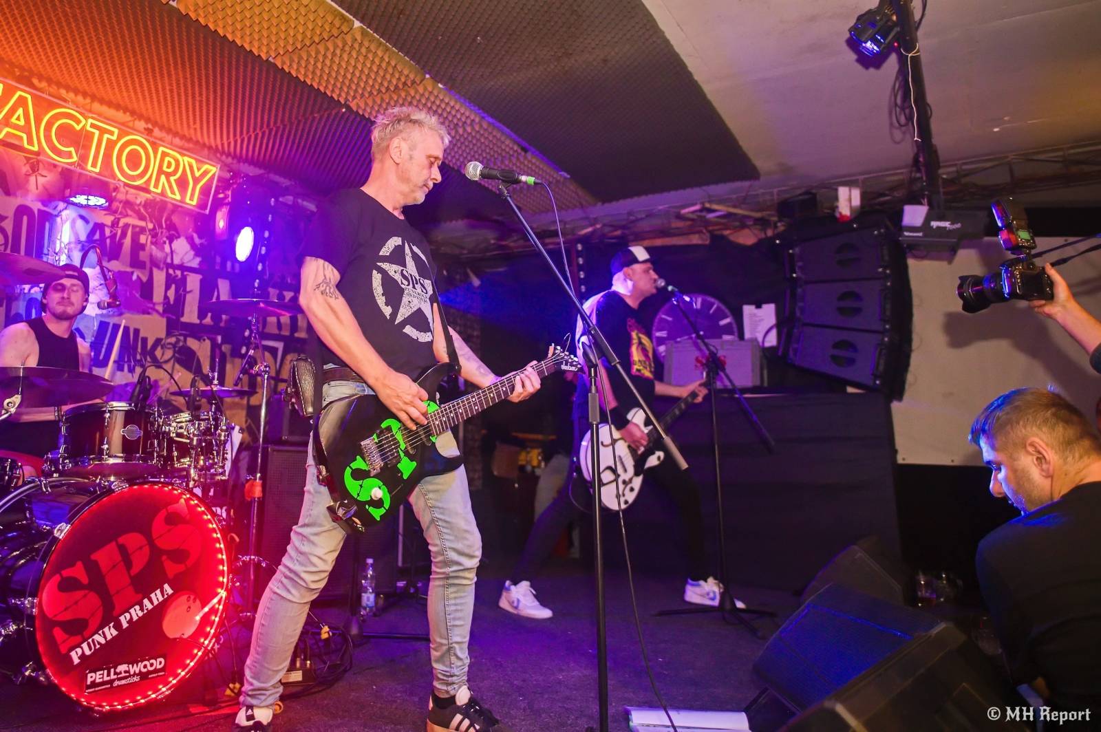 Bože, zachraň punk! SPS a The Fialky se na společném turné zastavili v Plzni