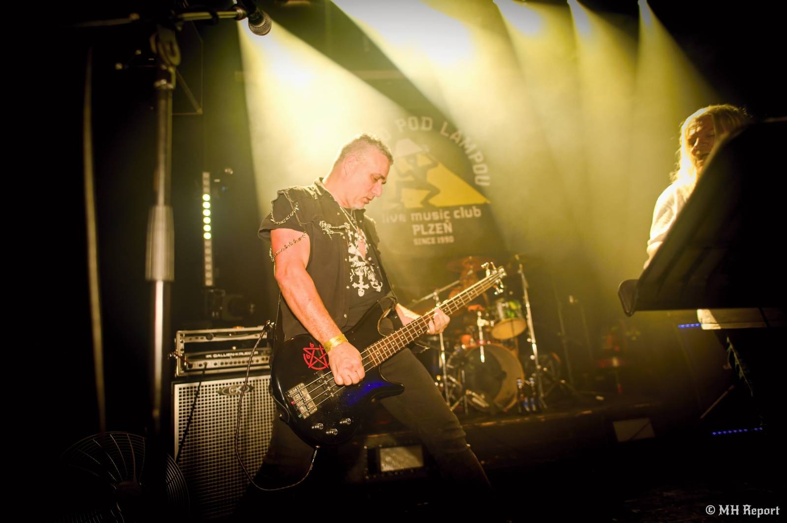 Od rock’n’roll thrashe po punk a elektroniku. Plzeňská Lampa přivítala Zputnik, Šanov 1 a Gaunery