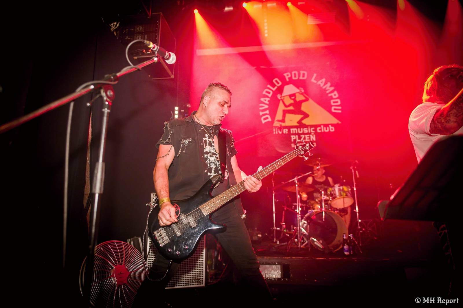 Od rock’n’roll thrashe po punk a elektroniku. Plzeňská Lampa přivítala Zputnik, Šanov 1 a Gaunery