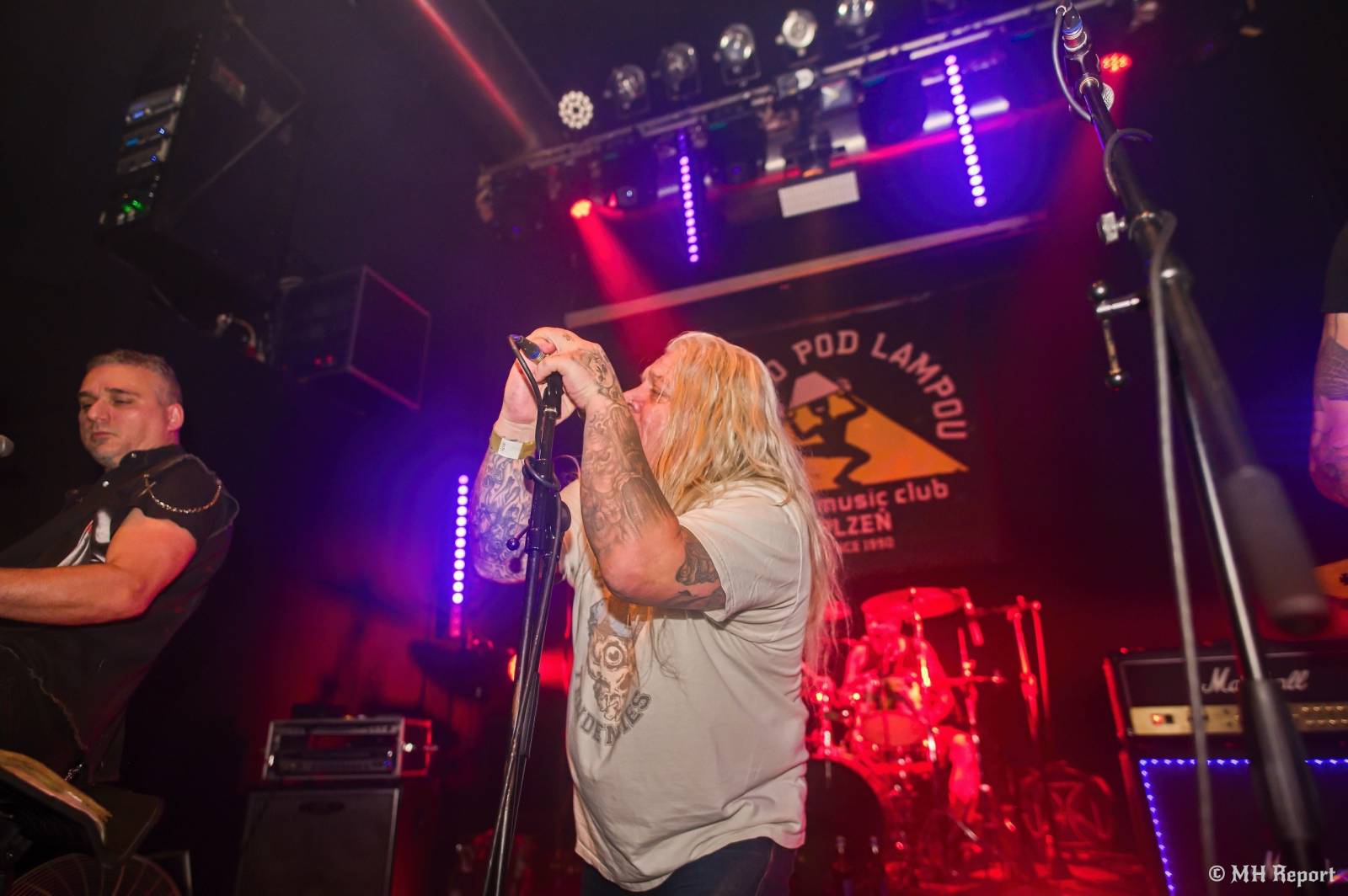 Od rock’n’roll thrashe po punk a elektroniku. Plzeňská Lampa přivítala Zputnik, Šanov 1 a Gaunery