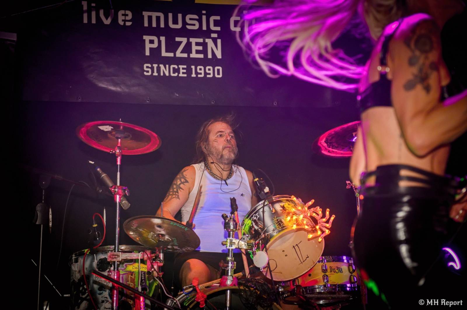Od rock’n’roll thrashe po punk a elektroniku. Plzeňská Lampa přivítala Zputnik, Šanov 1 a Gaunery