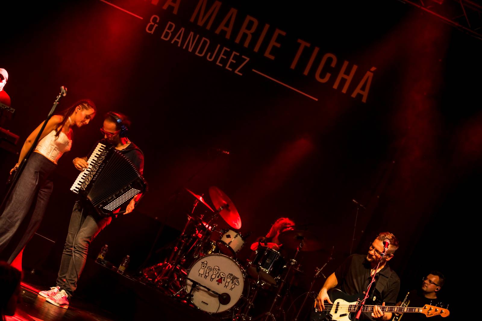 Kateřina Marie Tichá s Bandjezz rozezpívali Brno. Nechyběla ani vzpomínka na Davida Stypku