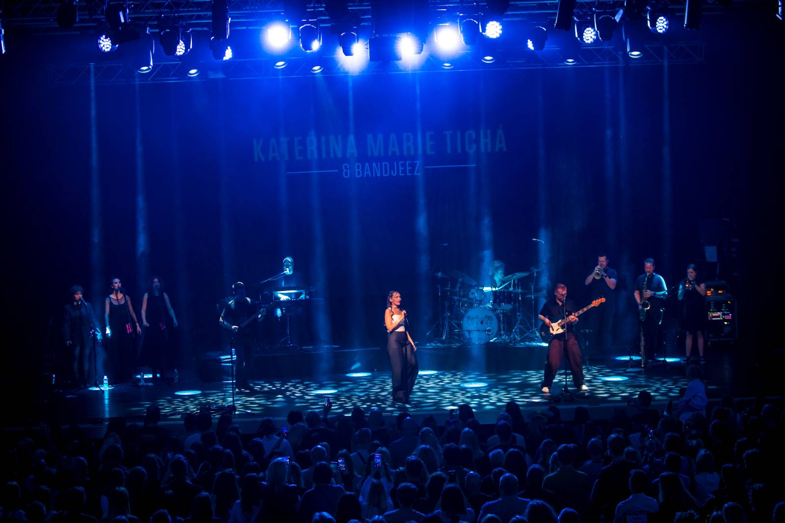 Kateřina Marie Tichá s Bandjezz rozezpívali Brno. Nechyběla ani vzpomínka na Davida Stypku