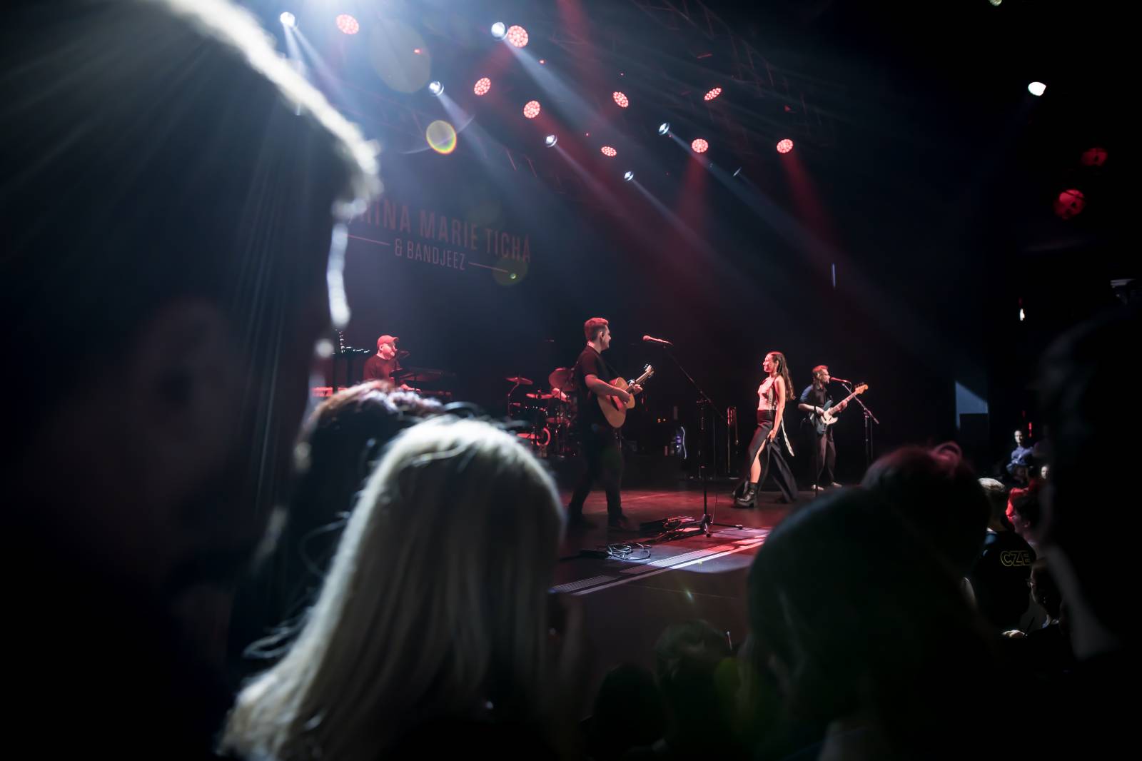 Kateřina Marie Tichá s Bandjezz rozezpívali Brno. Nechyběla ani vzpomínka na Davida Stypku