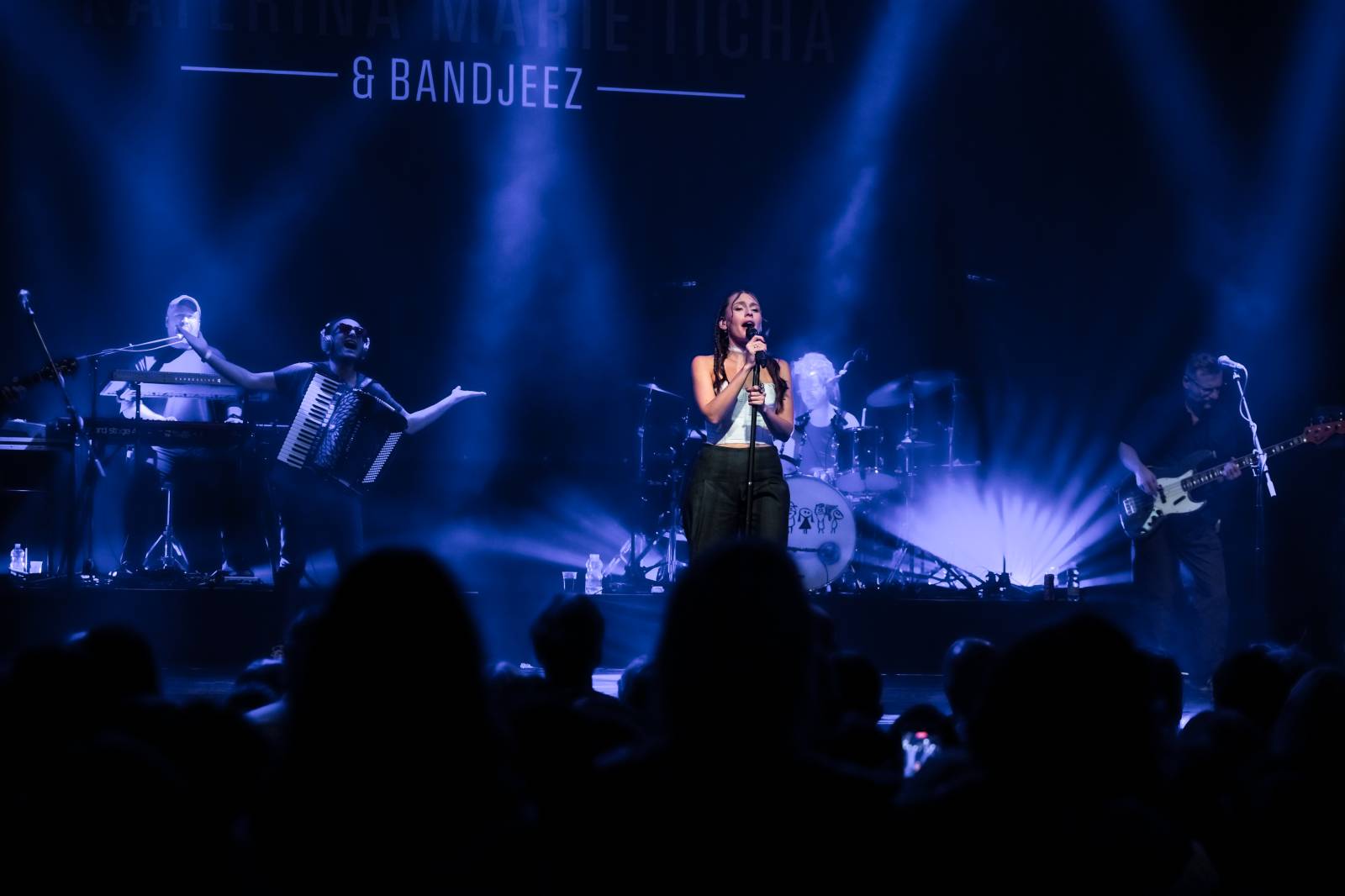 Kateřina Marie Tichá s Bandjezz rozezpívali Brno. Nechyběla ani vzpomínka na Davida Stypku