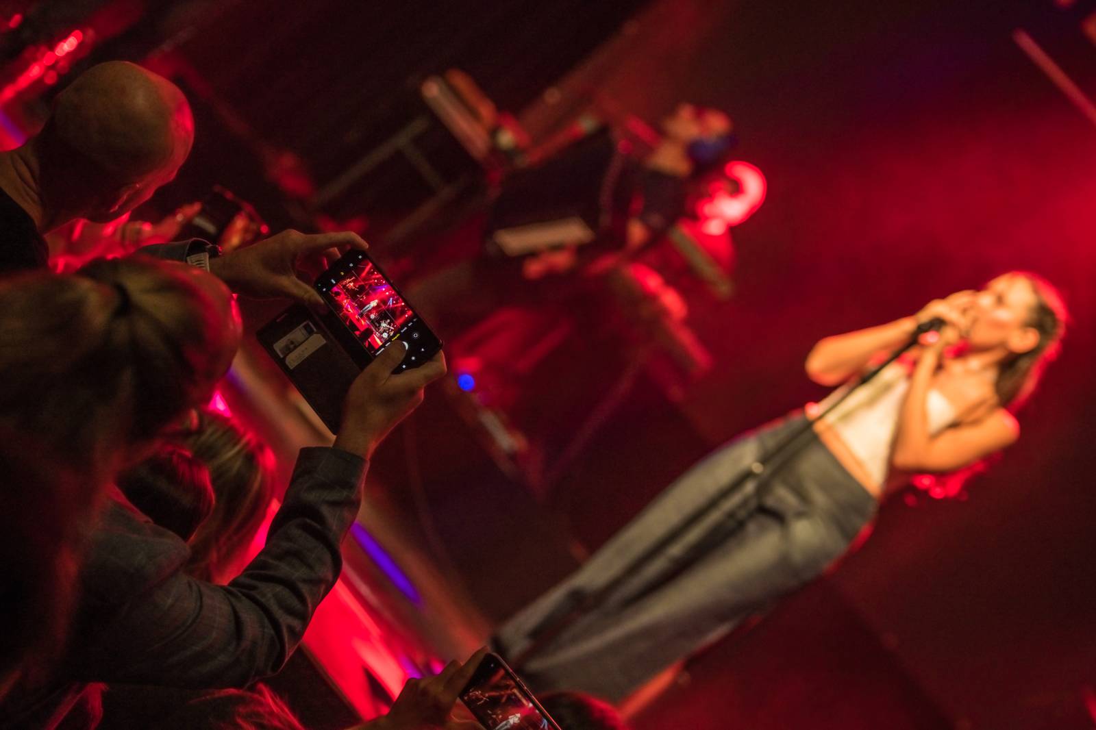Kateřina Marie Tichá s Bandjezz rozezpívali Brno. Nechyběla ani vzpomínka na Davida Stypku