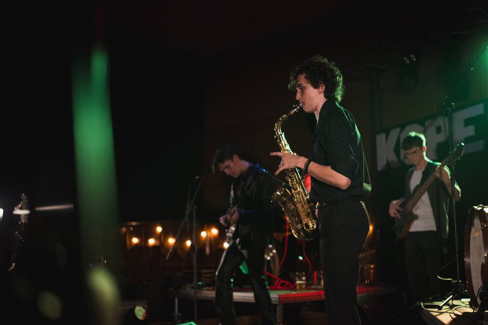 Festival Kopec muziky roztančili FEW, LeeO jr. a Lanugo, mezi koncerty byla otevřená i jam session