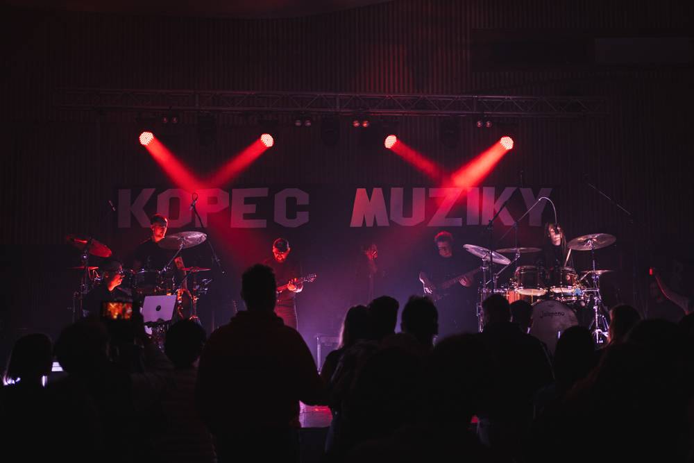 Festival Kopec muziky roztančili FEW, LeeO jr. a Lanugo, mezi koncerty byla otevřená i jam session