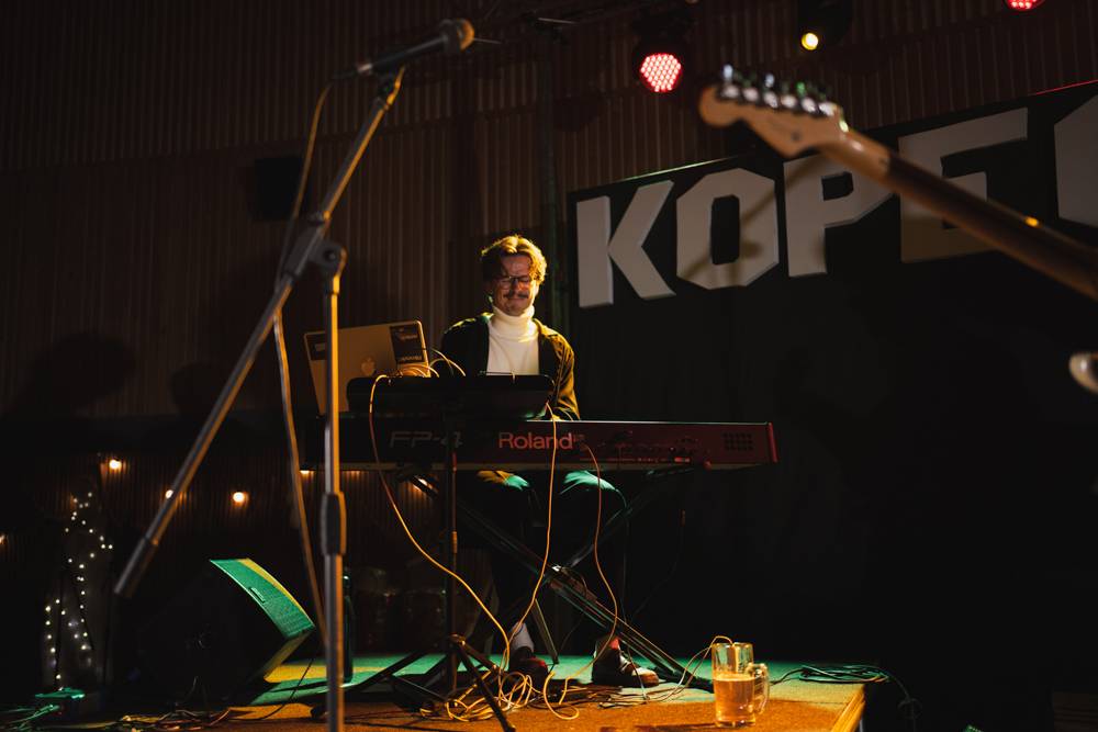 Festival Kopec muziky roztančili FEW, LeeO jr. a Lanugo, mezi koncerty byla otevřená i jam session