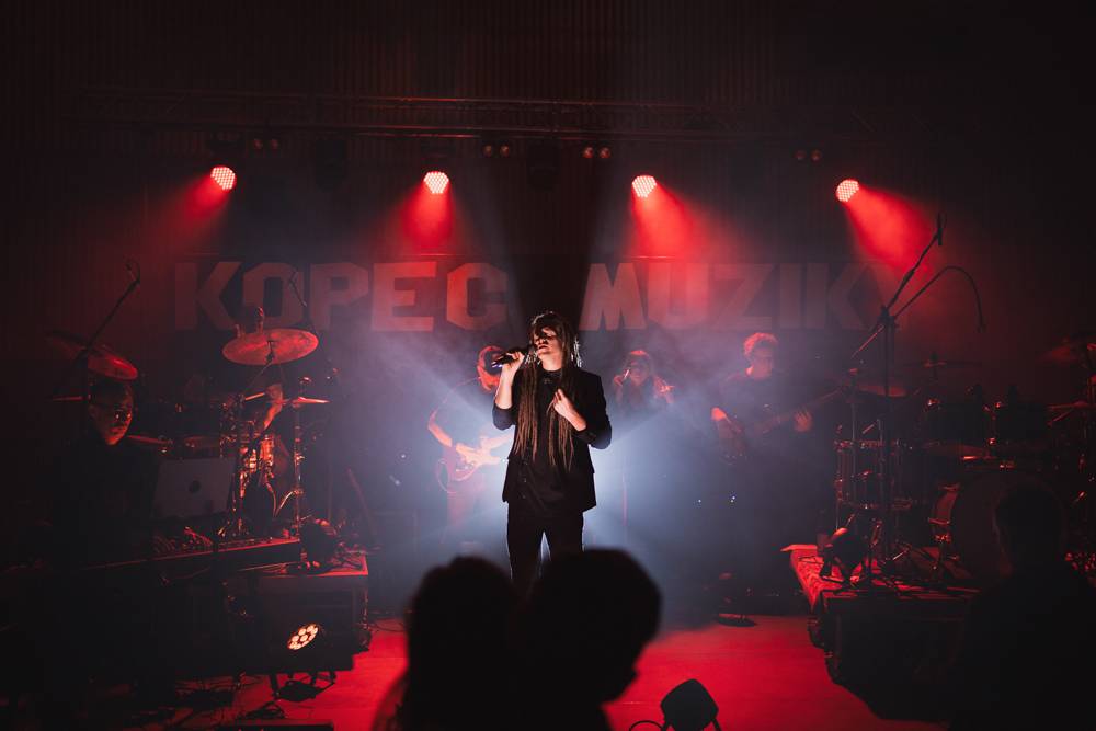Festival Kopec muziky roztančili FEW, LeeO jr. a Lanugo, mezi koncerty byla otevřená i jam session