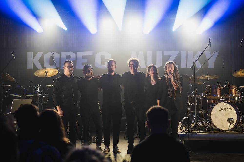Festival Kopec muziky roztančili FEW, LeeO jr. a Lanugo, mezi koncerty byla otevřená i jam session