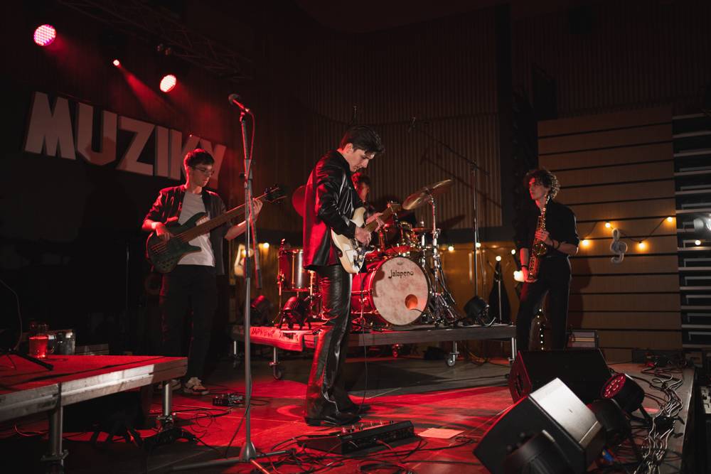Festival Kopec muziky roztančili FEW, LeeO jr. a Lanugo, mezi koncerty byla otevřená i jam session