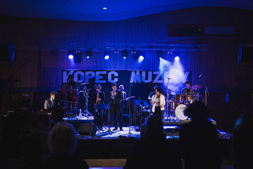 Festival Kopec muziky roztančili FEW, LeeO jr. a Lanugo, mezi koncerty byla otevřená i jam session