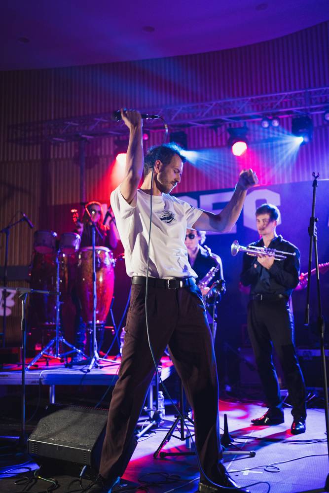 Festival Kopec muziky roztančili FEW, LeeO jr. a Lanugo, mezi koncerty byla otevřená i jam session