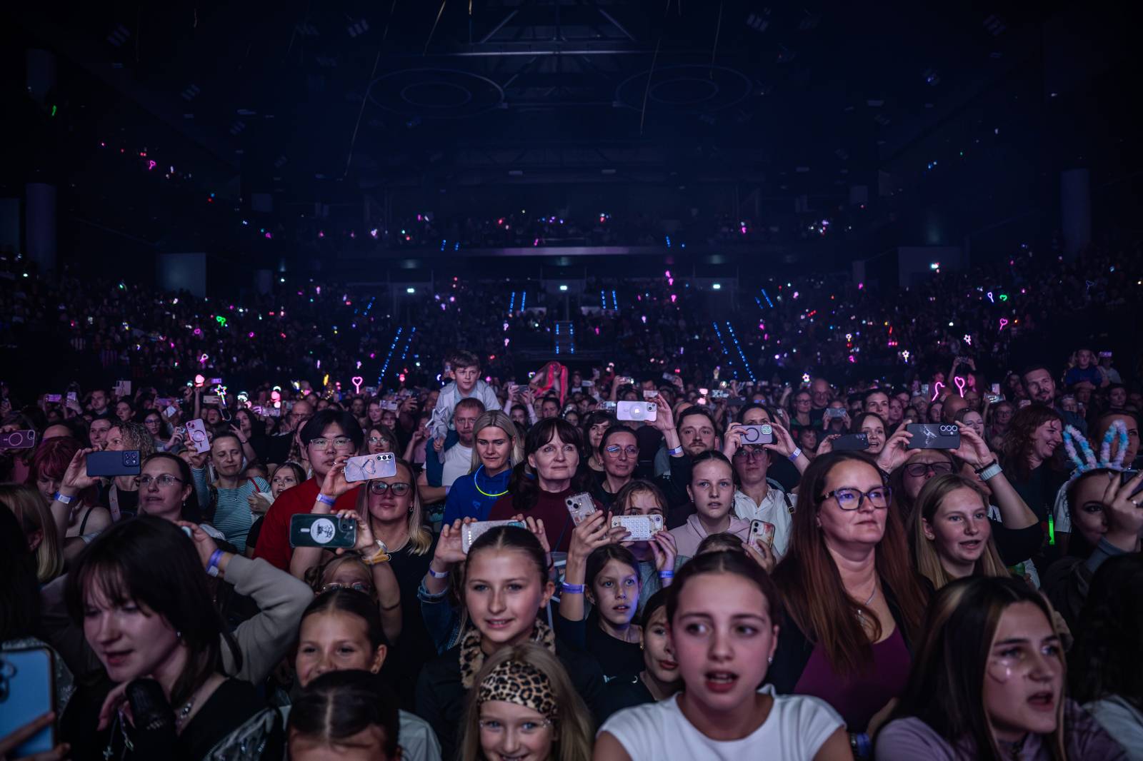 Praha se stala centrem K-Pop kultury. O2 arenou se rozezněly hity z oscarových Demon Hunters i BTS a Katsaye
