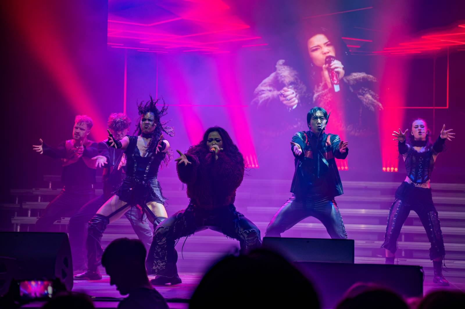 Praha se stala centrem K-Pop kultury. O2 arenou se rozezněly hity z oscarových Demon Hunters i BTS a Katsaye