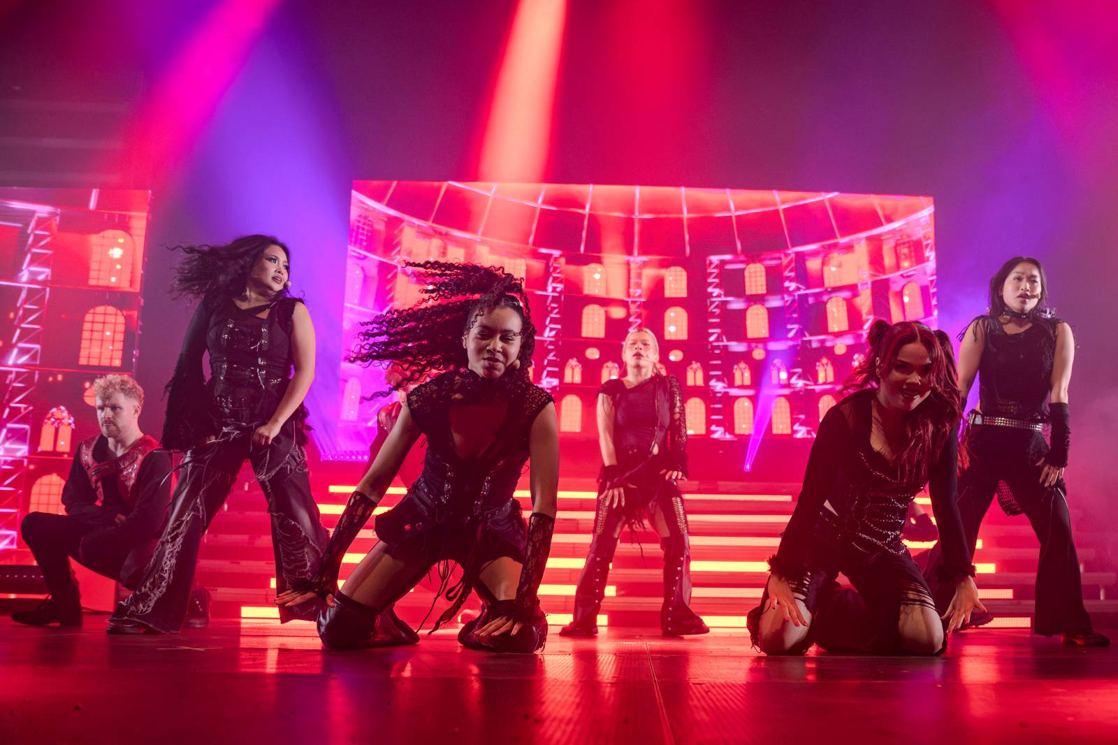Praha se stala centrem K-Pop kultury. O2 arenou se rozezněly hity z oscarových Demon Hunters i BTS a Katsaye