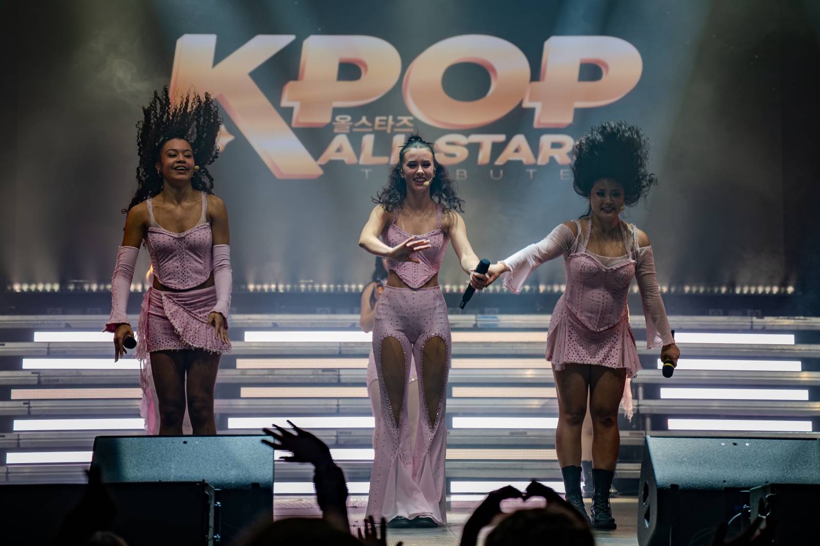 Praha se stala centrem K-Pop kultury. O2 arenou se rozezněly hity z oscarových Demon Hunters i BTS a Katsaye
