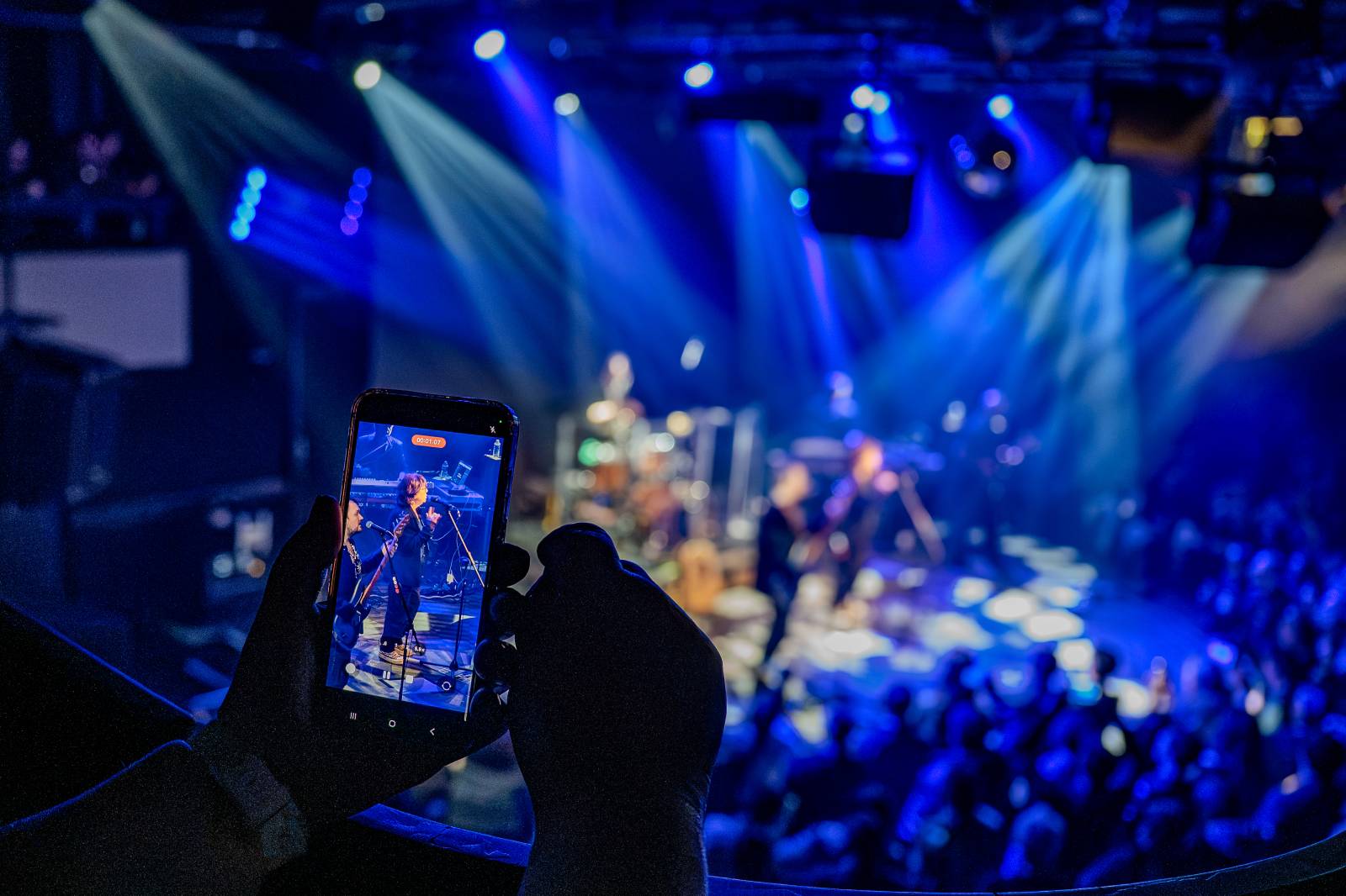 Hlas hitů Mikea Oldfielda se vrátil do Česka. Maggie Reilly zářila v Lucerna Music Baru