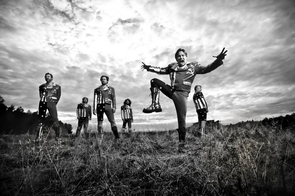 Monkey Business vyjíždí na turné s vybělenými zuby i titanovými hlasivkami