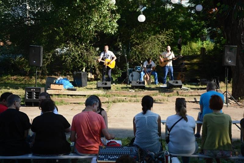 LIVE: Než koncert ukončil déšť, bavili Jananas hudbou i legráckami