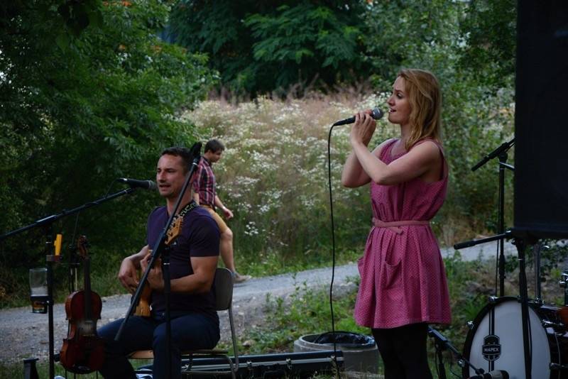 LIVE: Než koncert ukončil déšť, bavili Jananas hudbou i legráckami