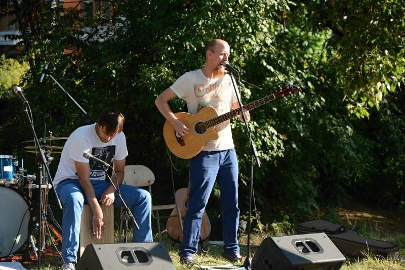 LIVE: Než koncert ukončil déšť, bavili Jananas hudbou i legráckami