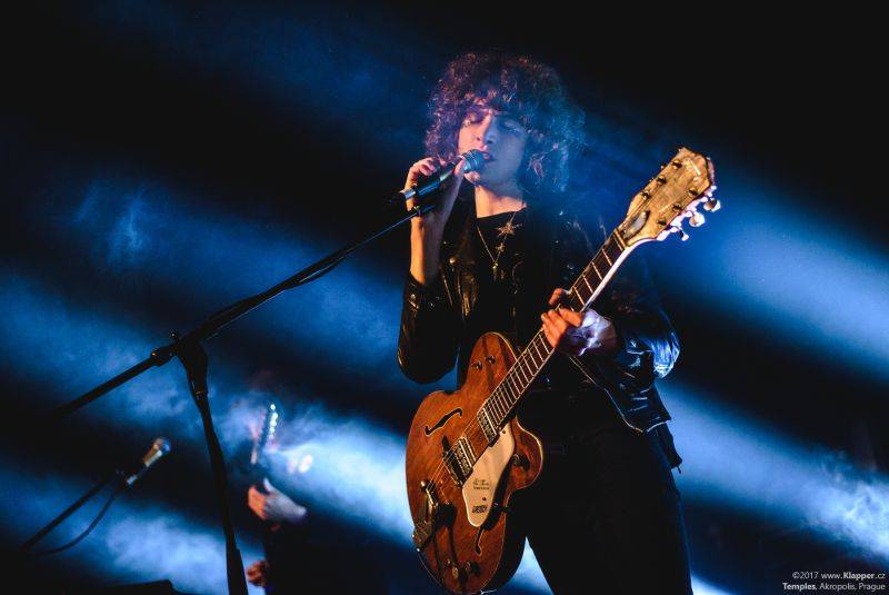 LIVE: Temples svým psychedelickým rockem premiérově dobyli Prahu