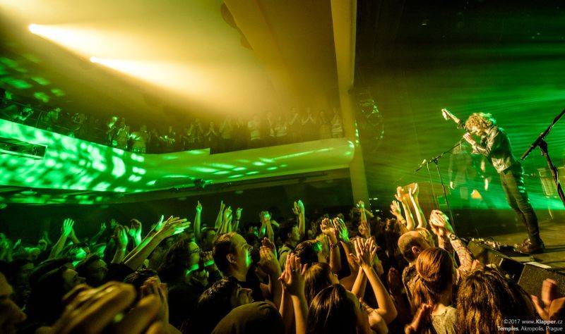 LIVE: Temples svým psychedelickým rockem premiérově dobyli Prahu