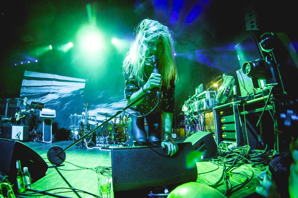 LIVE: The Kills svým indie rockem premiérově dobyli Prahu