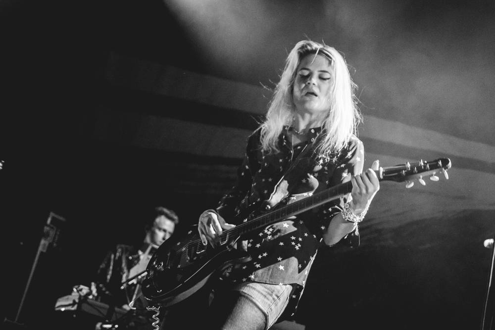 LIVE: The Kills svým indie rockem premiérově dobyli Prahu
