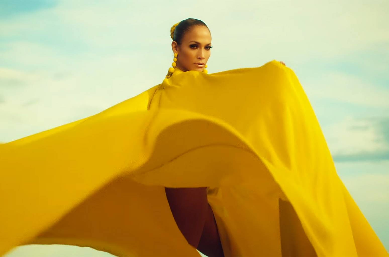VIDEO: Jennifer Lopez touží po letním hitu. Pomůže jí k němu španělština?