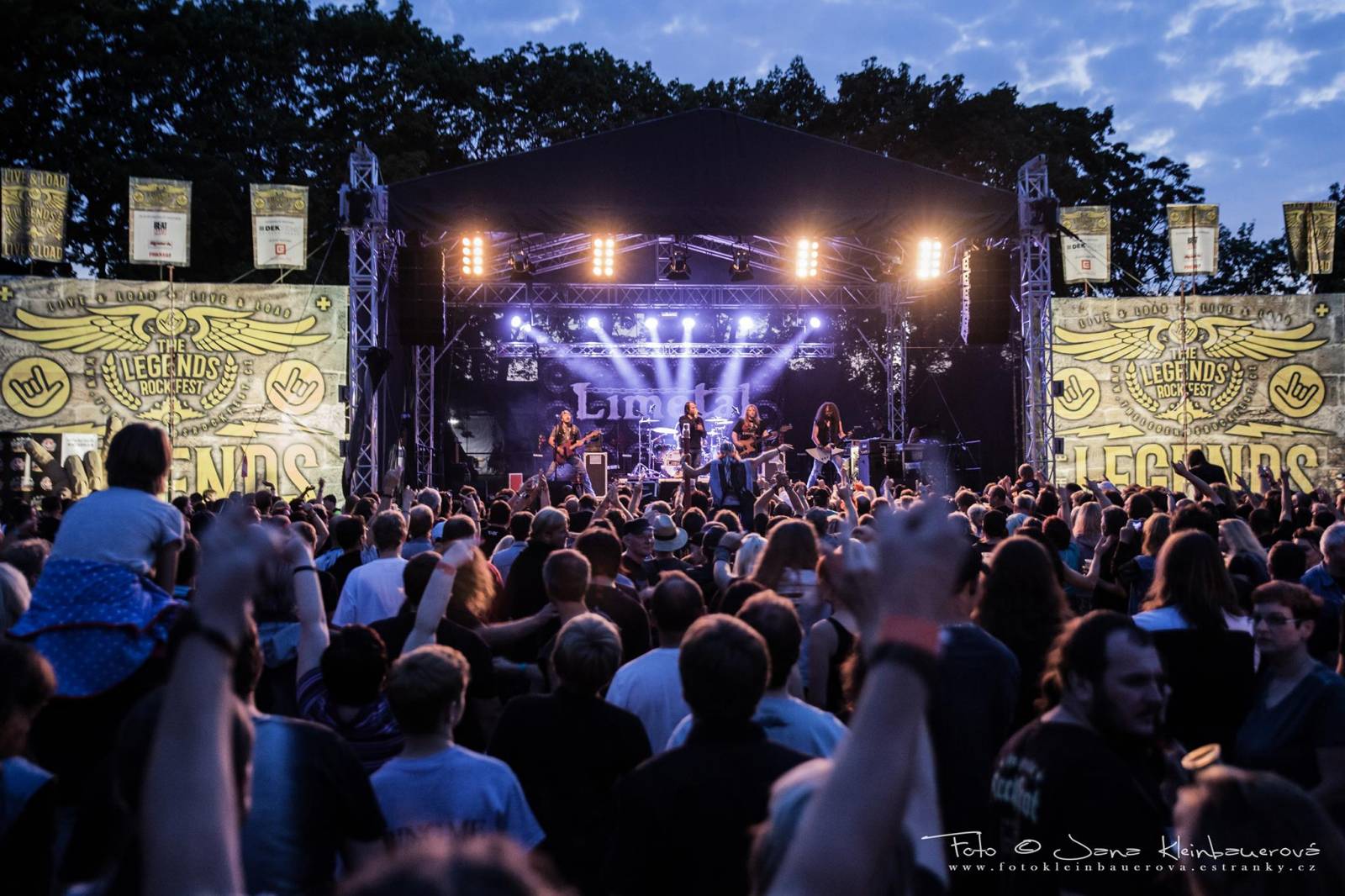 LIVE: Páteční The Legends Rock Fest přivítal hvězdy českého rocku Škwor nebo Arakain i nastupující mládí