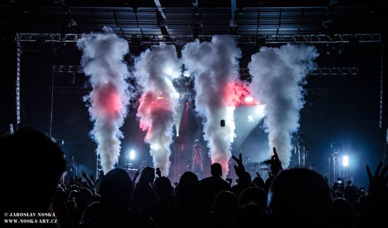 Machine Gun Kelly interview: Mezi lidmi v Japonsku bych vypadal jako Godzilla