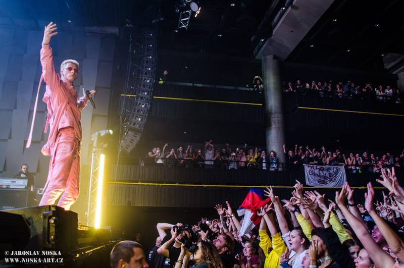 Machine Gun Kelly interview: Mezi lidmi v Japonsku bych vypadal jako Godzilla