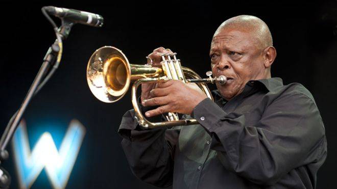 Zemřel trumpetista Hugh Masekela, otec jihoafrického jazzu a bojovník proti apartheidu