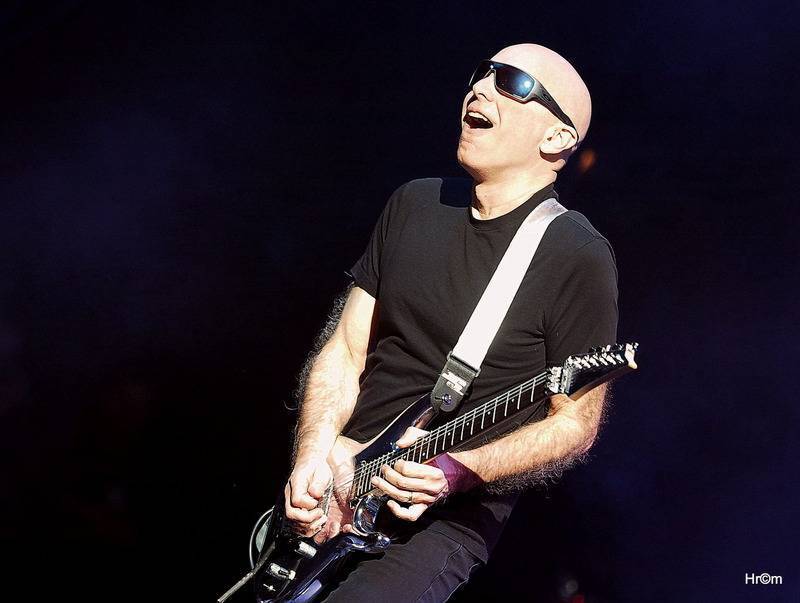 LIVE: Joe Satriani se svým projektem G3 ukázal Praze, co si představit pod pojmem kytarová virtuozita