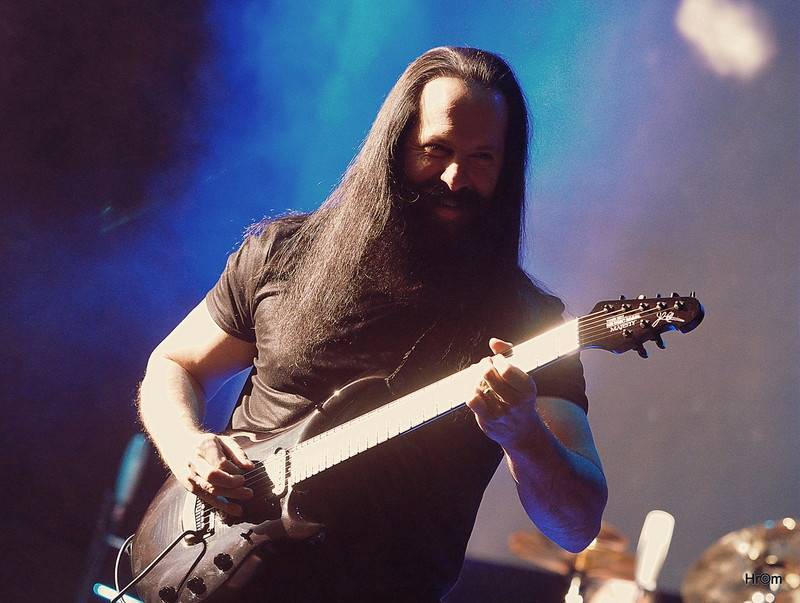 LIVE: Joe Satriani se svým projektem G3 ukázal Praze, co si představit pod pojmem kytarová virtuozita