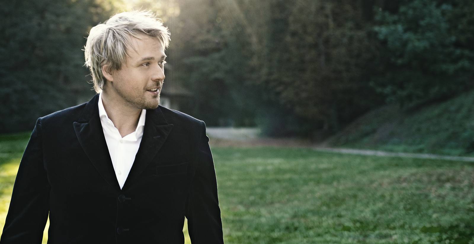 TOP 6 videoklipů týdne: David Deyl přezpíval hit The One And Only, Kesha oddala lesbický pár 